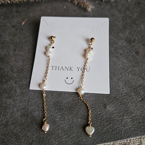 Handmade drop earrings made of freshwater pearls and gold-plated stainless steel chain