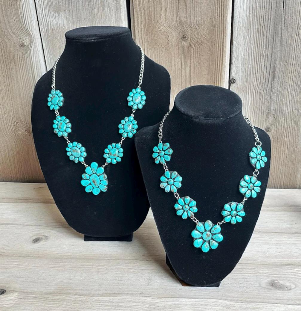 Collier Chaîne Avec Perles De Pierre Turquoise Et Fleur – Bijou Fait Main – Neuf Avec étiquettes