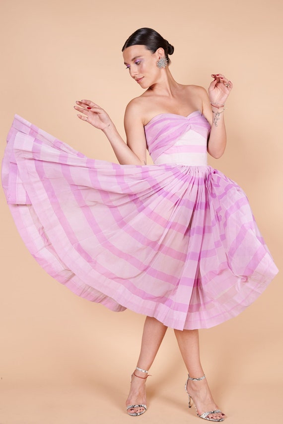 1950s lilac pink, silk organza strapless summer dr