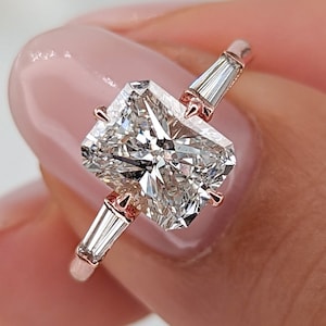 3.20 Karat strahlender Diamant-Verlobungsring, 14K Roségold mit konischen seitlichen Diamanten