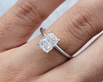 1,5 karaat kussen diamanten verlovingsring, 14 kt witgoud, solitaire ring