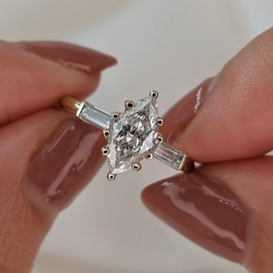 1.30 Karat Marquise Diamant Verlobungsring, 14K Gelbgold Diamant mit seitlichen Baguettes