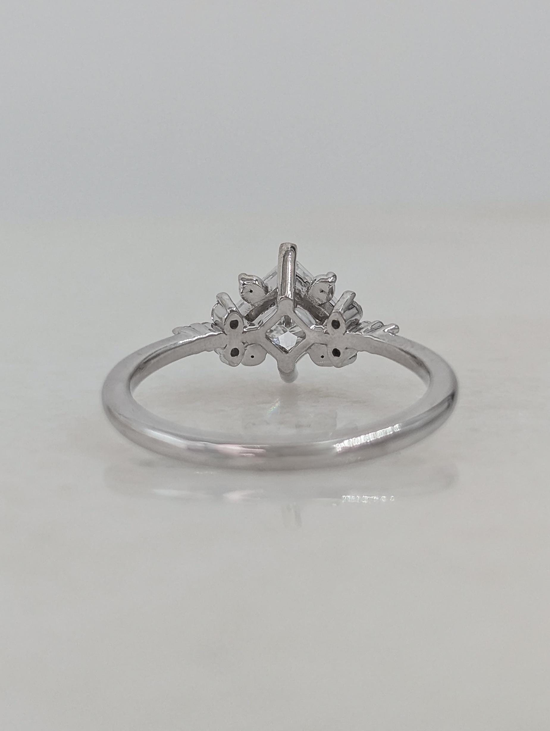 Bague De Fiançailles Diamant Princesse 2,20 CT VVS1 - Or Blanc 14 Carats, Sur Mesure