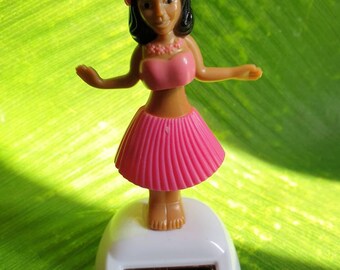 Bambolina per cruscotto raffigurante una donna hawaiana