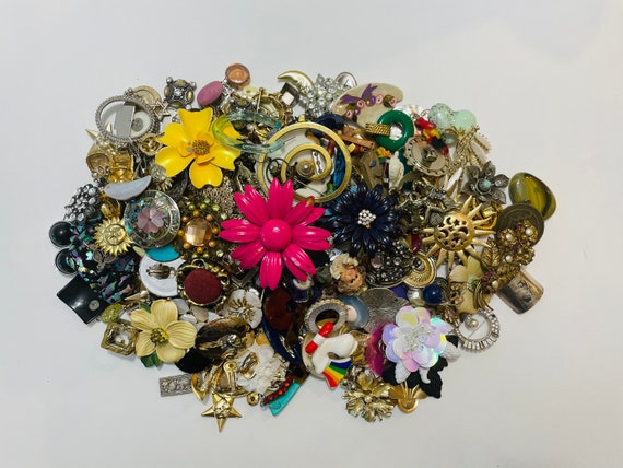 CLEARANCE lot of vintage necklaces brooches earrings #18 wear or craft lot