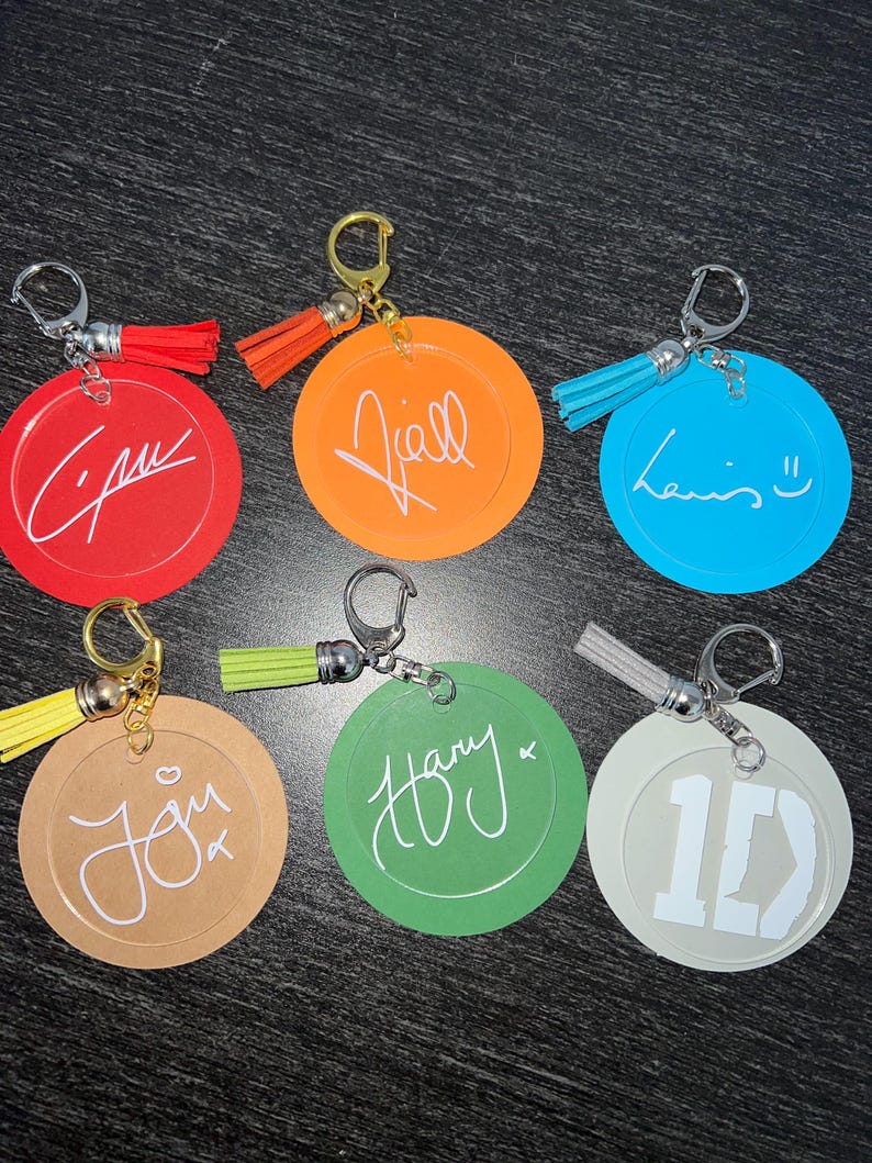 Acrylic Keychains of One Direction Inspired Autographs Directioner ...