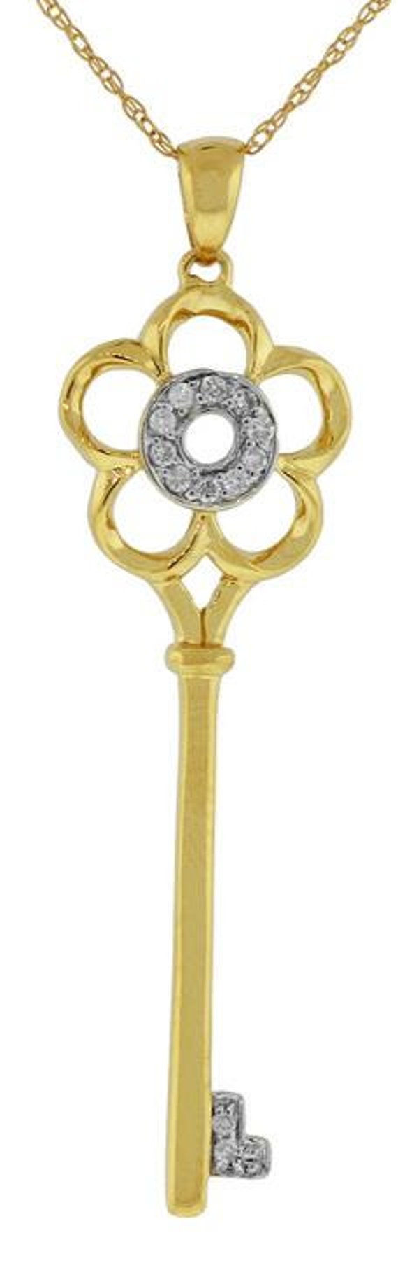 Estate .08ct Diamond 14kt 2 Tone Gold Flower Key T