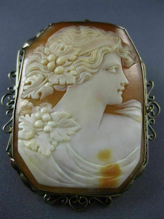 Antique Large 14Kt White Gold Filigree Lady Shell… - image 2