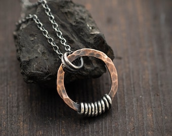 Amuleto de protección circular, collar de hombre Boho minimalista de cobre y plata, joyería hippie hecha a mano, regalo único para mujeres, regalo de novio