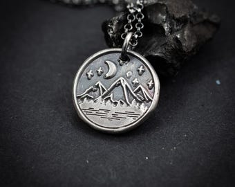 Collier montagne - pendentif bijoux de voyage - argent sterling rustique, option personnalisée, cadeau pour lui ou elle