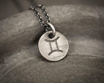 Tweelingen sterrenbeeld zilveren rustieke astrologie hanger ketting, horoscoop ketting, gepersonaliseerde sieraden, handgemaakte sterrenbeeld sieraden