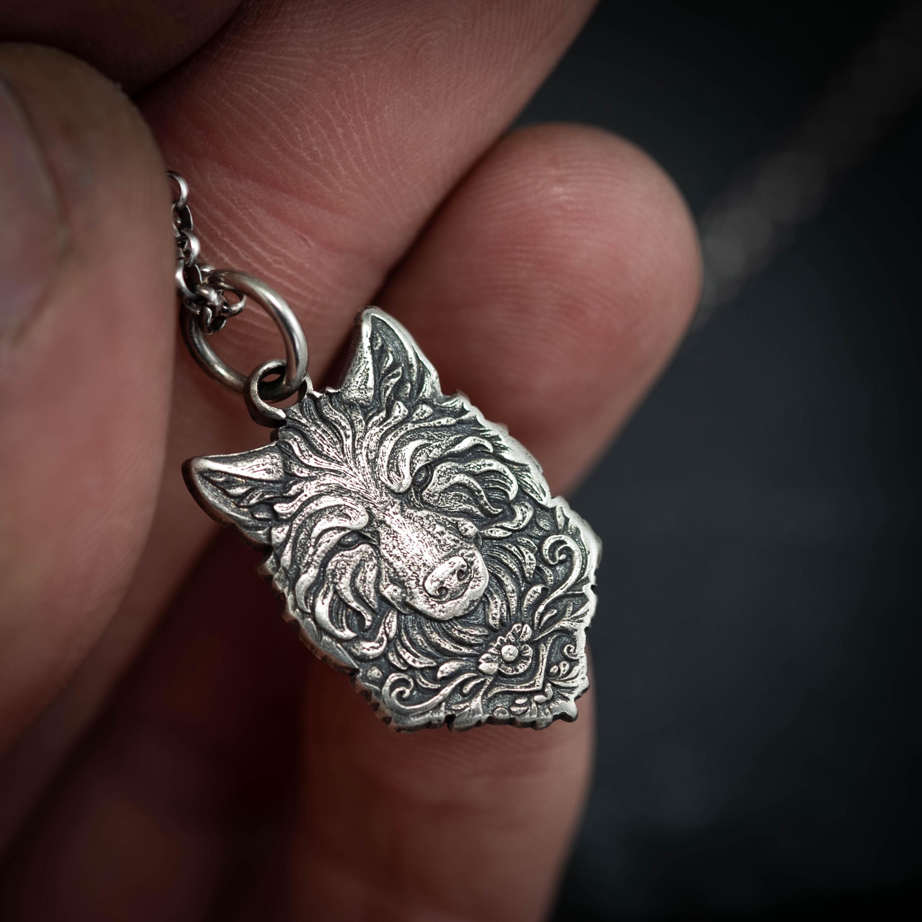 男性用ハンドメイドシルバーウルフペンダントネックレス、素朴な荒野の