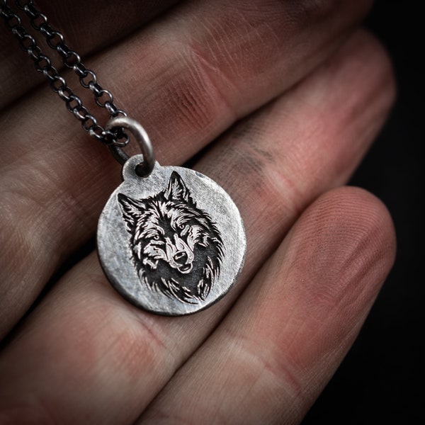 Collier pendentif animal personnalisé en argent avec loup, bijoux gravés uniques sur la nature de la forêt, cadeau pour homme, collier pour homme,