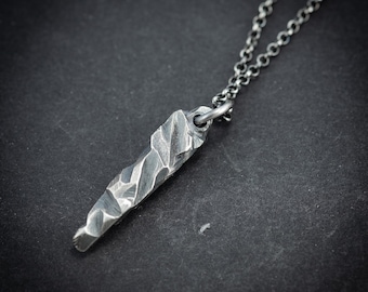 Collar con colgante de plata para hombre, colgante brutalista de plata esterlina oxidada, regalo para hombre, joyería rústica hecha a mano, regalo para novio