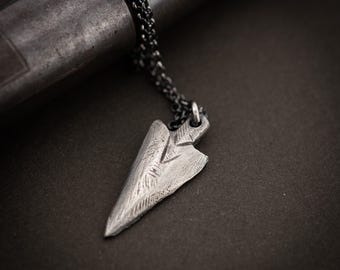 Viking Arrowhead Silver Necklace – Norse-Inspired Pendant for Men, Warrior Spirit and Strength Symbol Jewelry