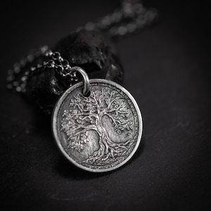 Zilveren levensboom hanger ketting, unieke herensieraden, gepersonaliseerde rustieke ketting geoxideerde munt, mannen cadeau