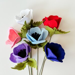Elegant Felt Bloom: Unique Anemone for Stylish Arrangements and Crafts