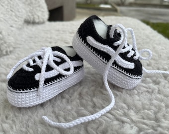 Babyschuhe,gehäkelte Babyschuhe,Neugeborenschuhe,Babyschuhe Mädchen,Babysneaker,Geschenke Baby,Babysportschuhe,Babystiefelchen,