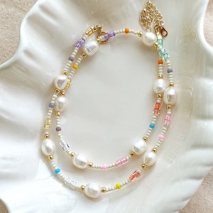 Collana di perline colorate fatte a mano, girocollo di perle arcobaleno, collana a strati, gioielli da spiaggia estivi, idea regalo per lei/donna