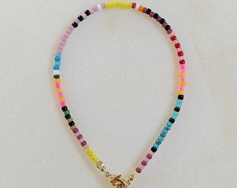 Bracelet de perles de rocaille colorées, bracelet de petites perles, bijoux de plage d'été délicats, bracelet empilable