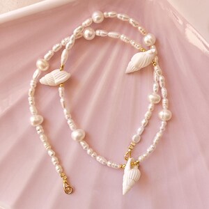 Mixed pearl necklace with shell charm, white seashell pearl necklace, conch shell choker, summer/beach/vacation/surf/ocean jewelry, gift