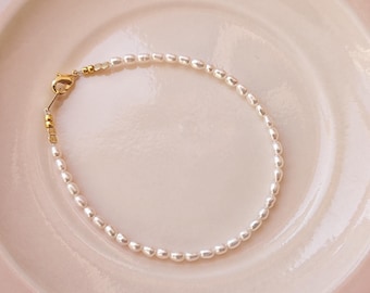 Genuine freshwater pearl bracelet, minimalist white seed pearl bracelet, delicate pearl jewelry, wedding/engagement/bridal/bridesmaid gifts