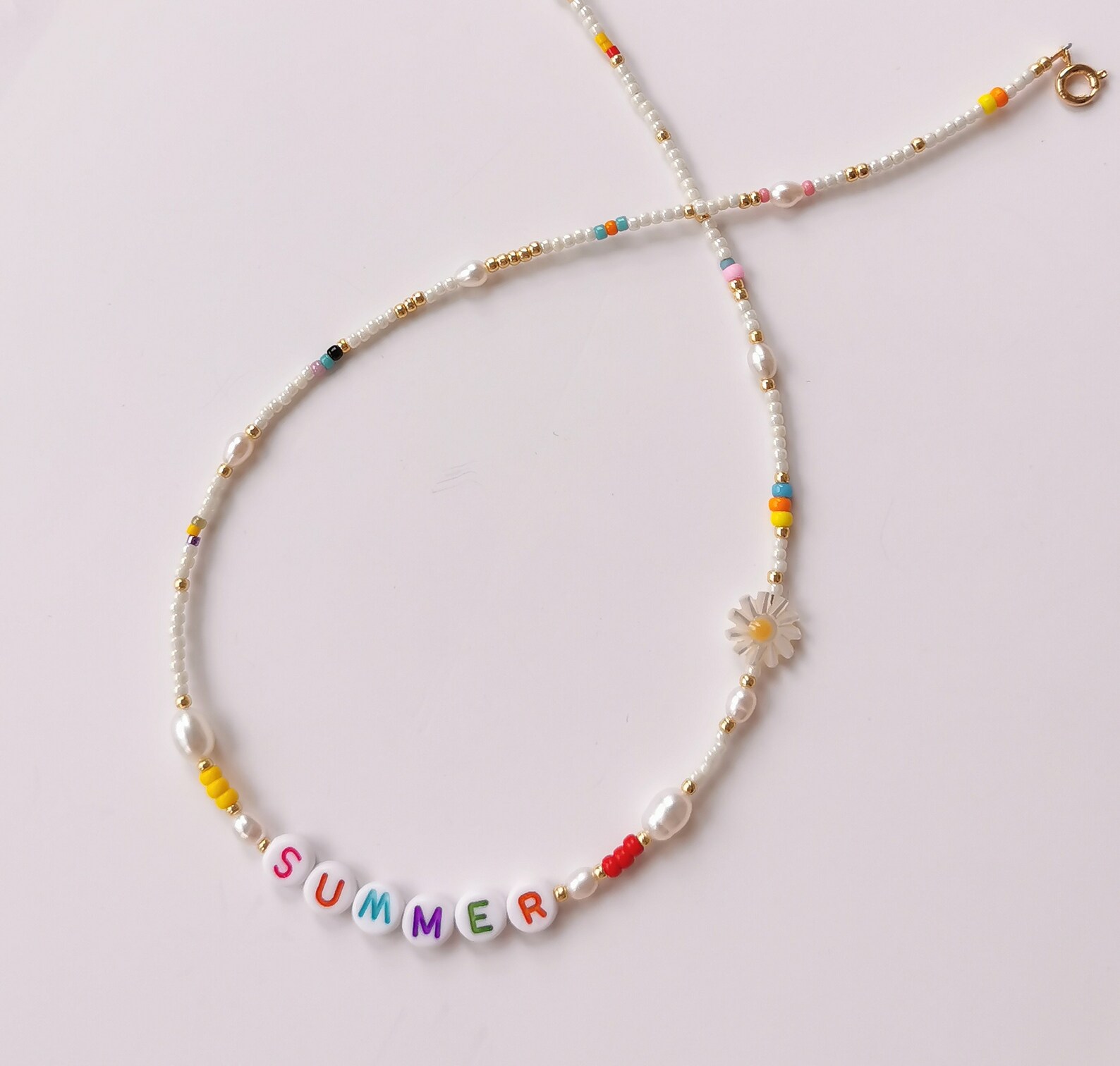 collier lettre perle