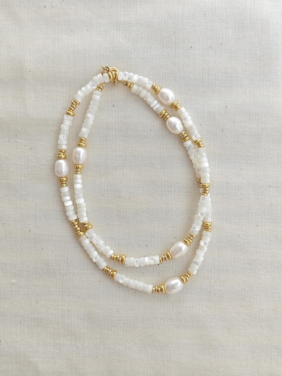 Seed bead white shell necklace, pearl necklace with gold beads, shell  beaded choker, dainty layering necklace, summer beach jewelry