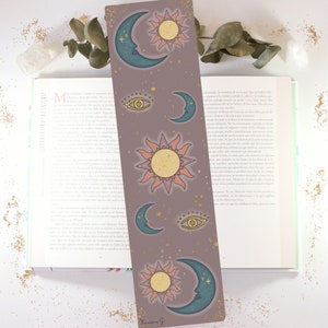 Lesezeichen Lesezeichen – Sonne & Mond – Geschenk, Lektüre, Bücherregal, Schreibwaren, Lesezeichen, Buch, Esoterik, Astrologie, Tarot, mystische Sonne und Mond