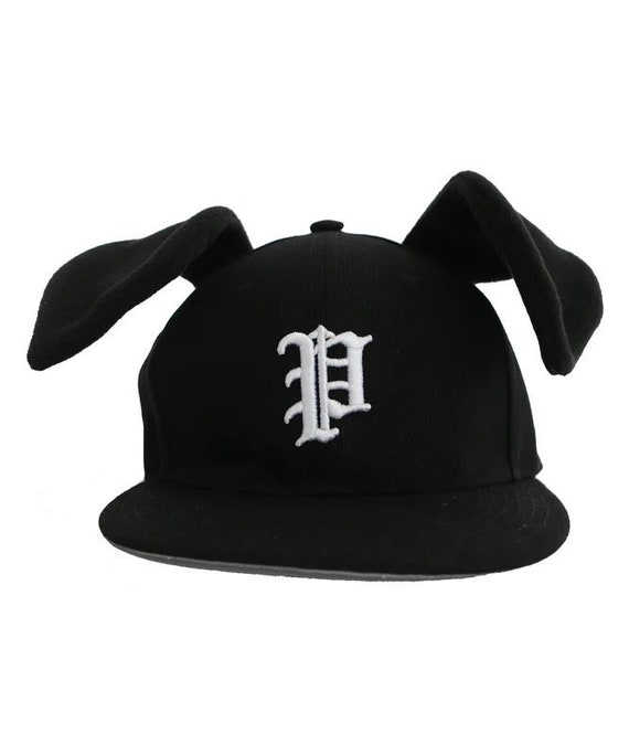 Exotic fitted store hats