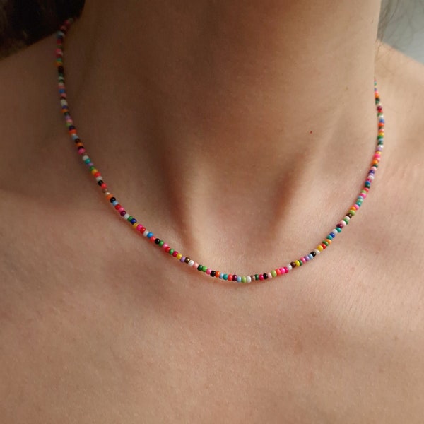 Bunte Halskette Perlen Boho-Stil bunte Choker Zierliche Perlen Sommer Halskette Geschenk für sie Strand-Rocailles Halskette Multi Farbe Choker