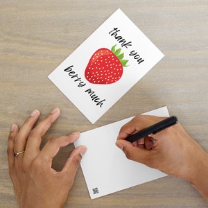 Thank You Berry Much - Ilustração gráfica de morango doce - Design minimalista e ousado perfeito para dizer obrigado - Cartão postal padrão