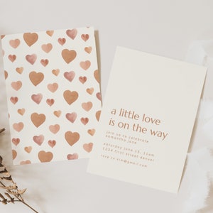 C'è un po' di amore in arrivo Baby Shower con cuore sul retro - Modifica e download immediati