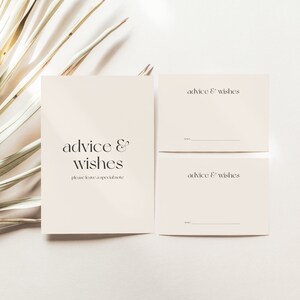 Eenvoudige beige advies- en wensenkaart en bordje op tafel - pensioen/verhuizen/verhuizing/verjaardagsadvieskaarten - direct downloaden