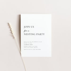 Peut inclure: Une carte blanche avec du texte noir annonçant une fête de nidification pour Stephanie Smith. La fête est prévue le vendredi 15 juin à 17h00 au 1234 First Street à Denver. RSVP à Kim au (123) 456-6789.