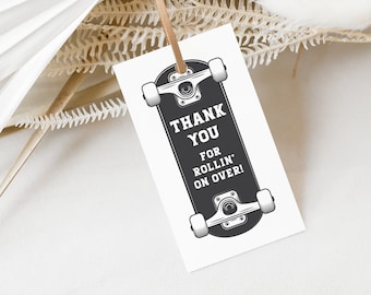 Può includere: Un'etichetta di ringraziamento bianca con un'illustrazione in bianco e nero di uno skateboard. Il testo sull'etichetta dice "Grazie per essere venuto!"