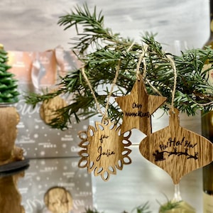 Holz Ornament /Weihnachtsbaum-Anhänger personalisiert / Weihnachtskugel aus Holz / Geschenkeanhänger /Weihnachtsdeko Ornamente / Platzkarte