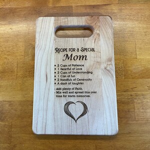 Personalized Mom&#39;s Cutting Board - Custom Gift for Mom - Charcuterie Board for Home Cooks - Cutting Board - Cheese Board - Housewarming Gift