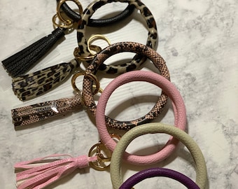 Safety keychain wristlet