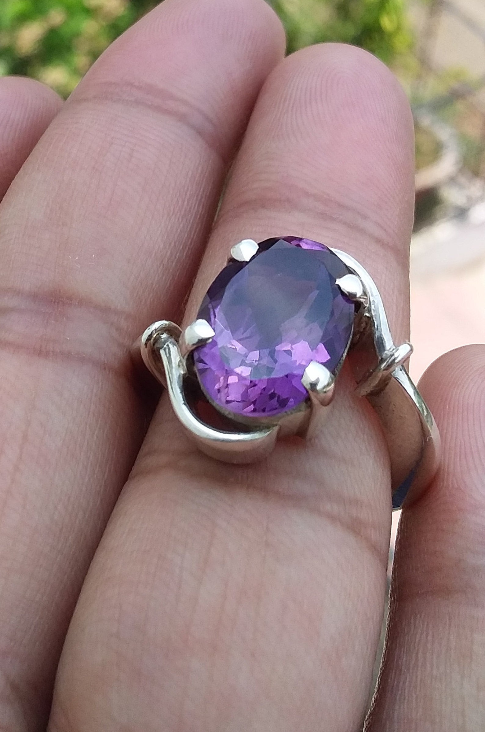 Ametrino Purpura Natural De 13,65 Quilates Con Talla Ovalada Procedente De Bolivia