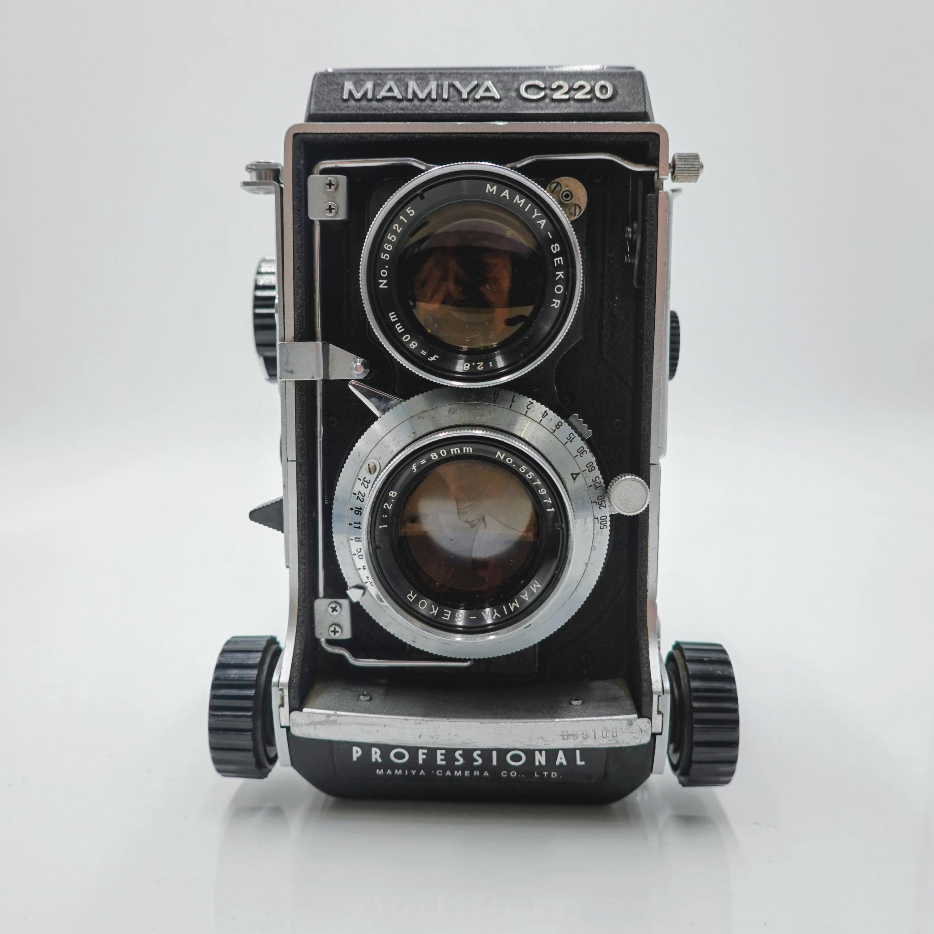 Mamiya C220 Pro Tlr 120 Film Camera & Sekor 80mm F/2.8 Lens