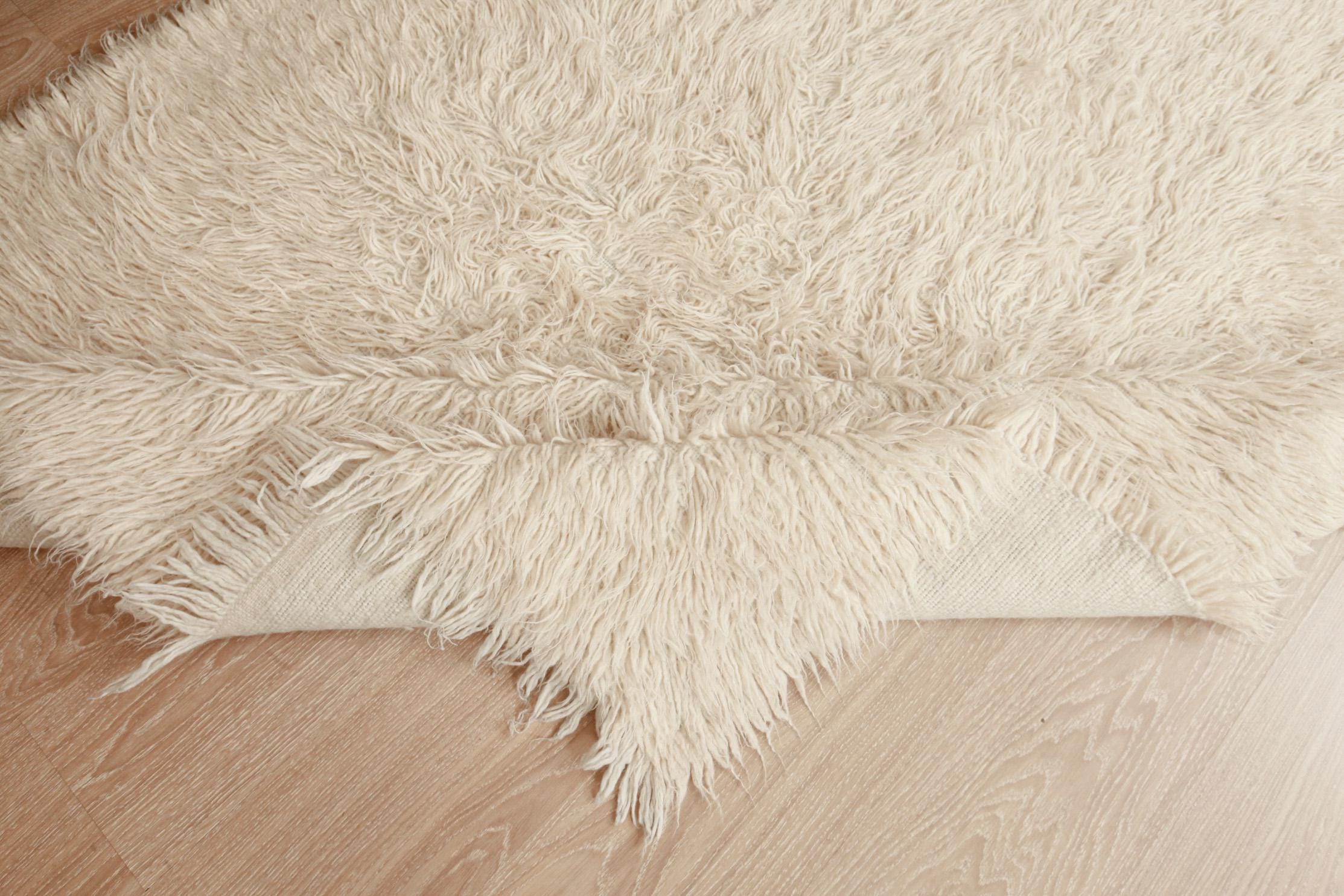 Simple Shaggy Rug Shaggy White Ivory Long Pile Bedroom Rug, Simple Pattern Carpet in 4'11 ...