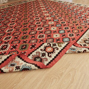 7x10 minimal red kilim, flat woven  handmade  rug, 6&#39;9&quot; X 9&#39;9&quot;  living room rug, D146N2979