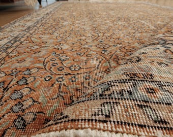 faded orange beige bedroom carpet , 6'6" X 9'9" vintage bed plan Rug D151N9339