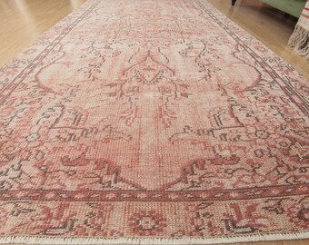 Vintage Turkish Bedroom rug in size 5'5" X 9'2" , distressed dining room carpet   D39N3575