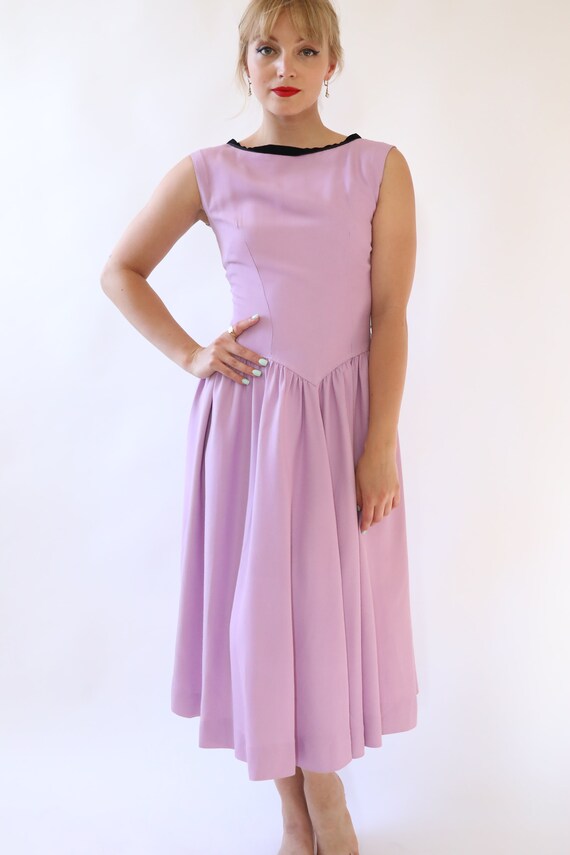 Beautiful 1950s/ 60's lilac vintage frock - image 4