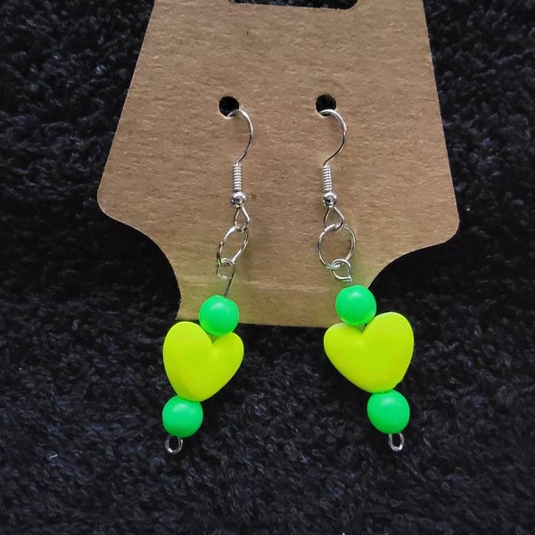 Yellow and green neon heart earrings 80's, 90's Fun