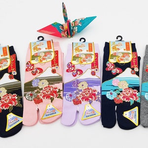 Short Japanese Tabi cotton socks with Mount Fuji floral pattern Fr 34 - 40, kutsushita geta sock kimono accessory