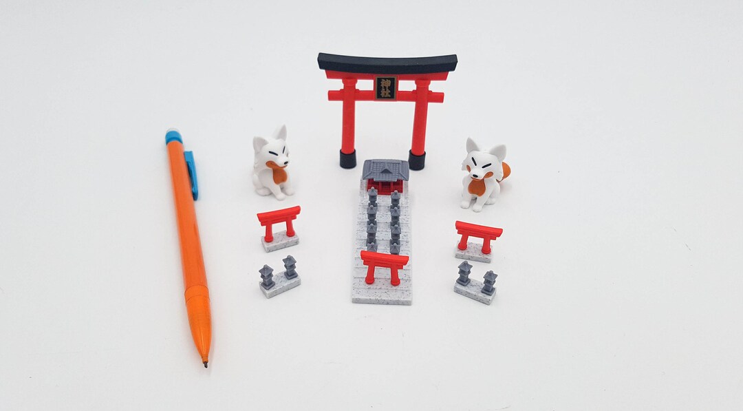 Japanese Erasers Iwako Set of 7 Pieces Japanese Temple, 3D Puzzle