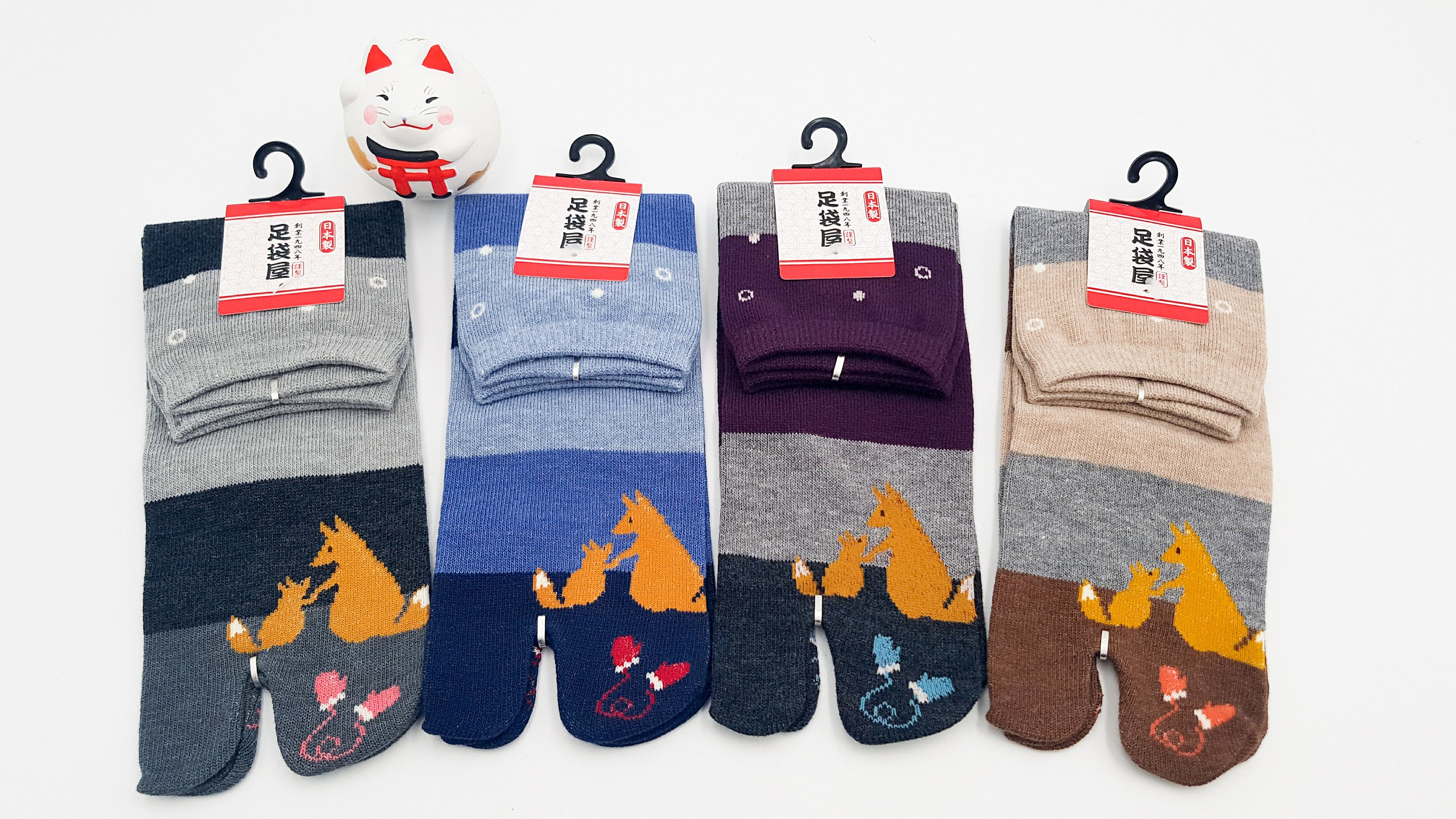 Une paire de chaussettes imprimées avec des renards cartoon - Temu